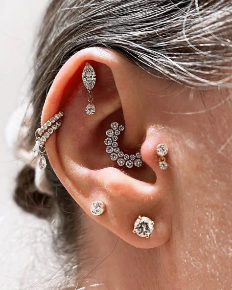 Constellation Piercings, Ear Curation, Ear Peircings, Dope Jewelry Accessories, Helix Piercing Jewelry, Cool Ear Piercings, Ear Style, Piercings Unique, Wedding Jewellery Collection