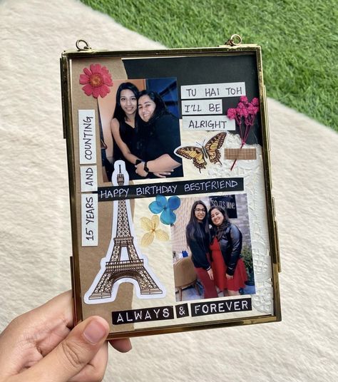 Handmade Photo Frames For Best Friend, Book Aesthetic Decor, Best Friend Photo Collage Gift, Photo Frame Ideas Handmade For Birthday, Aesthetic Photo Frame Gift, Best Friend Collage Ideas Frame, Vintage Photo Frames Diy, Vintage Photo Frame Ideas Handmade, Vintage Frames Ideas