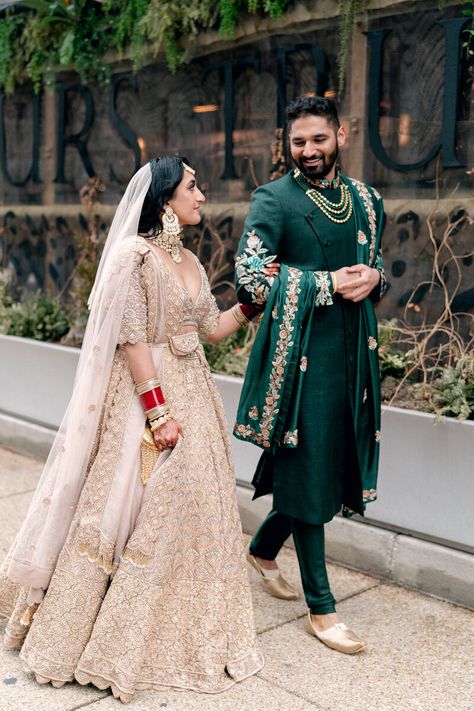 Green Indian Wedding Dress, White Indian Wedding Dress, Green Indian Wedding, Groom Indian Wedding Outfits, Wedding Hindu, Beautiful Indian Wedding, Wedding Dress Traditional, Green Wedding Suit, Dark Green Wedding