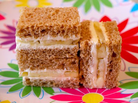 Banana Cream Cheese Sammie Banana Cream Cheese, Kid Sandwiches, Cream Cheese Sandwiches, Banana Sandwich, Sandwich Ideas, Kids Homemade, Toddler Lunches, Kid Food, Delicious Sandwiches