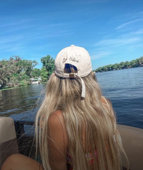 Country Girl Summer, Boat Day Outfit, Warm Dress, Summer Blonde Hair, Summer Country, Lake Days, Country Summer, Boat Pics, Color Sweatshirt