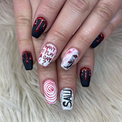 Jigsaw Nail Art, Saw Nail Designs, Short Scary Nails, Scary Halloween Nails Design Short, Killer Nails Halloween, Halloween Nails Movies, Jig Saw Nails, Saw Themed Nails, Saw Nail Art