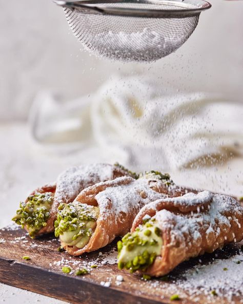 Pistachio Cannoli, Pistachio Filling, Homemade Cannoli, Cannoli Shells, Pistachio Dessert, Cannoli Filling, Cannoli Recipe, Homemade Pasta Recipe, Pistachio Butter