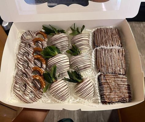 Boxed Dipped Sweets on Instagram: "Calling this one "The Perfect Rainy Day Box" 🌧️ 😍 Pretzels & strawberries dipped in White chocolate , drizzled with Milk chocolate! Chocolate Fudge Brownies drizzled in white & milk chocolate 🤎 #treatmaker #dippedstrawberries #chocolatecoveredstrawberries #boxeddippedsweets #chocolatecoveredpretzels #brownies #drizzle #treatbox #smallbusiness #orangecounty #anaheim" Chocolate Covered Brownies, Chocolate Covered Treat Boxes, Treat Boxes Ideas Packaging, Chocolate Treat Boxes, Dipped Sweets, Brownie Business, Strawberries Ideas, Treat Making, Jobs Ideas