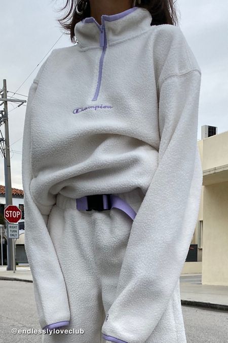 Hoodie Outfit Korean, Fleece Outfit, Pullovers Outfit, Tokyo Street Fashion, Outfit Korean, Women's Hoodies, Pullover Outfit, Half Zip Sweatshirt, Women's Sweatshirts