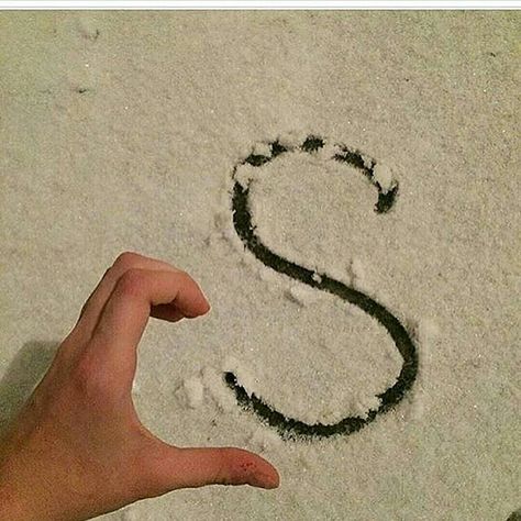 S And L Letters Love, S Aesthetic Letter, A Wallpaper Letter Love, Flower Jewellery For Mehndi, Letters S, Tattoo Design For Hand, Horse Photography Poses, Girlfriend And Boyfriend Goals, S Letter Images