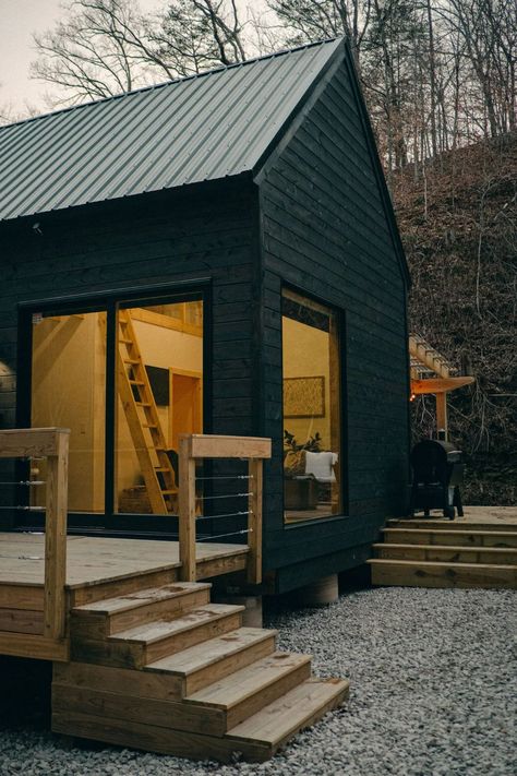 Scandinavian-Style Stuga Cabin in Kentucky Scandinavian Cabin Exterior, Norwegian Cabin, Cabin Resort, Scandinavian Cabin, Pine Cabin, Tiny House Vacation, Cottage Tiny House, Studio Cabin, Sweden House