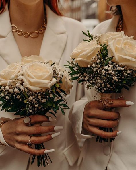 Sapphic Elopement, Lesbian Elopement Ideas, Wlw Elopement, Wlw Wedding Ideas, Wlw Marriage, Wlw Wedding Aesthetic, Wedding Two Brides, Wlw Wedding, Tulip Wedding