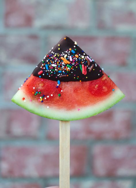 Watermelon Recipes Dessert, Dehydrated Watermelon, Nutritious Eating, Cherry Popsicles, Watermelon Dessert, Fun Foods To Make, Watermelon Pops, Watermelon Popsicles, Fruit Chews