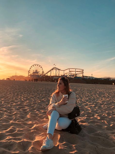 Santa Monica Beach Outfits, Santa Monica Instagram Pictures, Santa Monica Pier Outfit, La Picture Ideas, Santa Monica Outfit, Santa Monica Pier Photoshoot, La Pictures, California Photoshoot, Pier Santa Monica