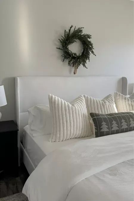 Neutral + minimal bedroom christmas decor 🌲✨ Click the pin link to shop! Neutral Christmas Decor Bedroom, Neutral Minimal Bedroom, Christmas Wreath With Ribbon, Target Christmas Decor, Wreath With Ribbon, Bedroom Christmas Decor, Affordable Christmas Decorations, Christmas Decorations Apartment, Minimal Bedroom