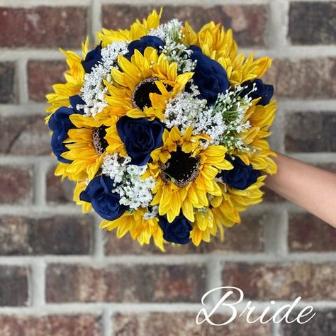 Blue Roses Bouquet, Royal Blue Roses, Blue Roses Wedding, Black Quinceanera, Bandana Crafts, Sunflower Bridal Bouquet, Sunflower Wedding Decorations, Rustic Sunflower Wedding, Sunflower Wedding Bouquet