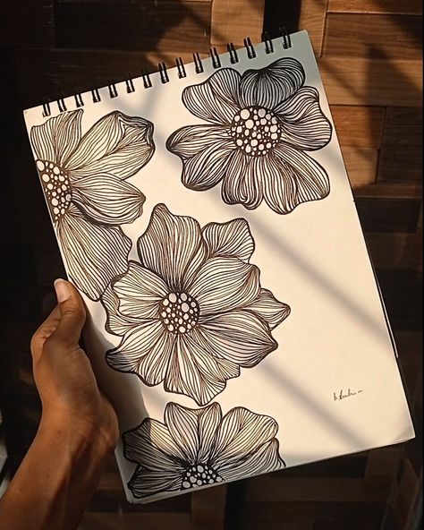 Unique Flower Drawing Ideas, Black Pen Art Doodles, Line Doodle Art, Random Drawing Ideas, Pen Art Doodle, Rectangle Drawing, Fineliner Art, Doodle Flowers, Pen Art Work