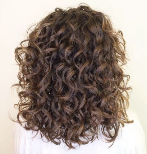 Shoulder-Length Curly Hairstyle Shoulder Length Hair Balayage, Brown Shoulder Length Hair, Above Shoulder Length Hair, Shoulder Length Hair With Bangs, Shoulder Length Curly Hair, Soya Mumu, Medium Curly, Medium Curly Hair Styles, Haircuts For Curly Hair