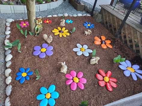 Backyard Revamp, Simple Garden Furniture Ideas, Backyard Raised Garden, Toddler Garden, Rock Yard, Backyard Garden Diy, Garden Kids, Garden Rock Art, Rock Flowers