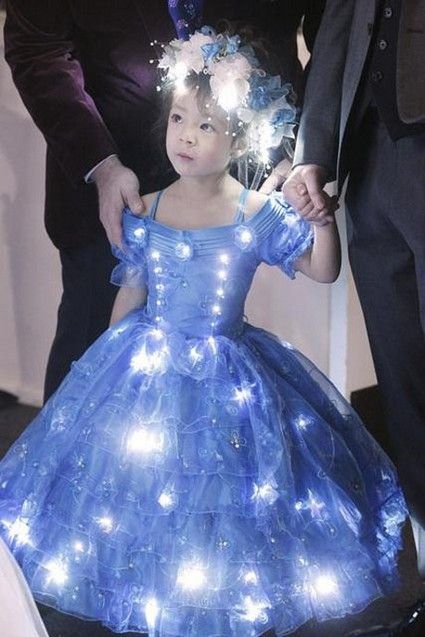 halloween idea....maybe....somehow having to do with the lights......fall fairy maybe?? Modern Family Lily, Aubrey Anderson, Lights Fall, Family Tv Series, Fall Fairy, Halloween Idea, Family Flowers, Love Lily, White Flower Girl Dresses