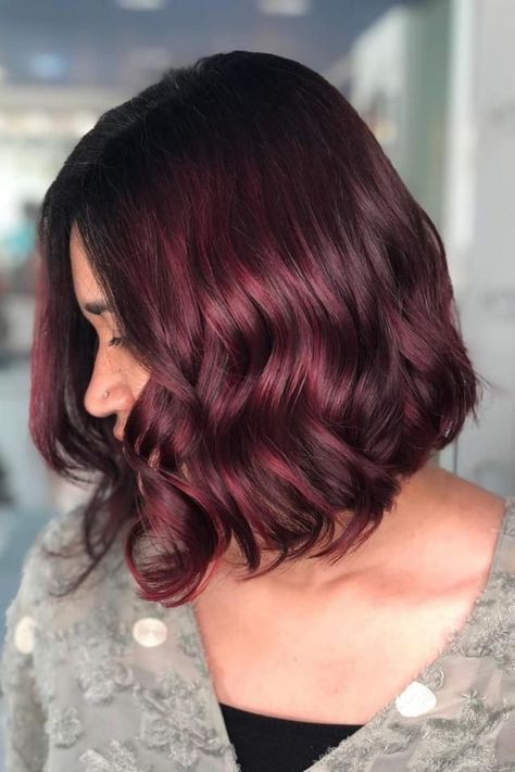 Dark Burgundy Bob Dark Burgundy Hair Color, Pelo Color Borgoña, Black Hair With Red Highlights, Dark Burgundy Hair, Burgundy Balayage, Burgundy Hair Color, Haircolor Ideas, Black Red Hair, Red Balayage