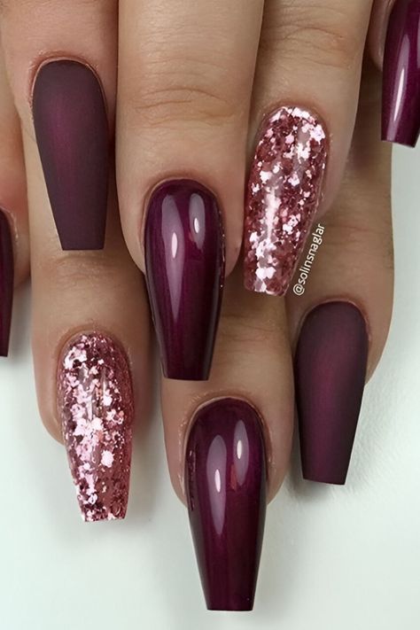 Dramatic Nails Designs, Plum Nails With Design, Burgundy Chrome Nails, Gold Holiday Nails, Red Wedding Nails, Simple Elegant Nails, Neutral Nail Art Designs, Maroon Nail Designs, Burgundy Acrylic Nails