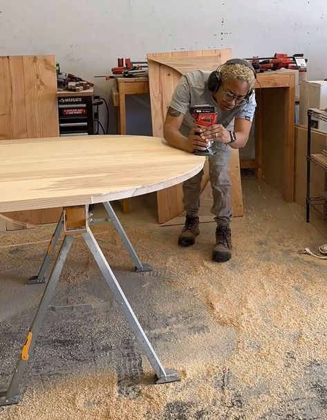 How to Make a DIY Oval Tabletop For a Unique Dining Table Making Tables Out Of Wood, Diy Oval Dining Table Plans, Diy Oval Table Top, Diy Oval Table, How To Make A Table, Unique Dining Table, Diy Tabletop, Rustic Dining Table Oval, Diy Oval Dining Table