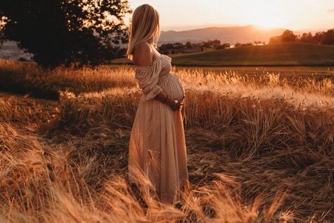 Maternity Pics Just Mom, Pasture Maternity Pictures, Tractor Maternity Pictures, Homestead Maternity Shoot, Maternity Pictures Just Mom, Maternity Nature Photoshoot, August Maternity Pictures, Rustic Maternity Pictures, Maternity Shoot Inspiration