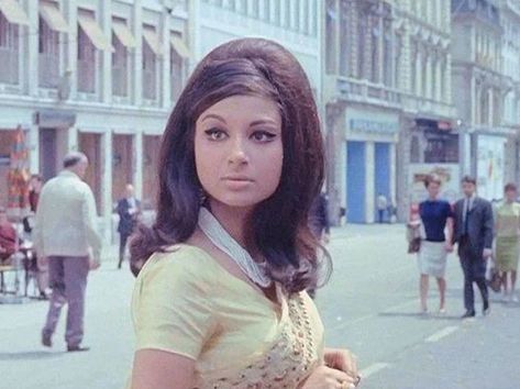 Retro Hairstyles Bollywood, An Evening In Paris, Evening In Paris, Sharmila Tagore, Bollywood Retro, 1960s Hair, Retro Bollywood, Bollywood Hairstyles, Evolution Of Fashion