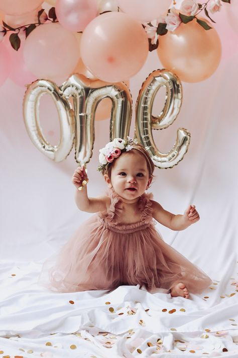 One Year Old Princess Photo Shoot, 1st Year Birthday Photoshoot Ideas, Girly One Year Old Pictures, First Birthday Indoor Photoshoot, Princess First Birthday Photo Shoot, Floral First Birthday Photoshoot, Unique First Birthday Photoshoot Ideas, Little Miss Onederful Birthday Cake, 1 Year Birthday Pictures