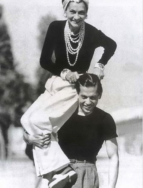 Coco Chanel with her bf, Captain Arthur Edward "Boy" Capel. In 1971 ... Coco Chanel Pictures, Ballet Russe, Moda Chanel, Robert Mapplethorpe, Mode Chanel, Annie Leibovitz, Gabrielle Chanel, Richard Avedon, Chanel Couture