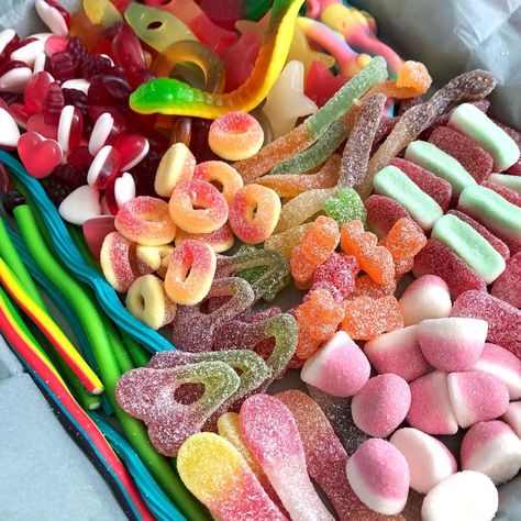 Pick And Mix Sweets, Trio Sleepover, Candied Grapes Recipe, Candy Salad, Swedish Candy, Popular Candy, Jelly Candy, Grape Recipes, Toddler Birthday Gifts