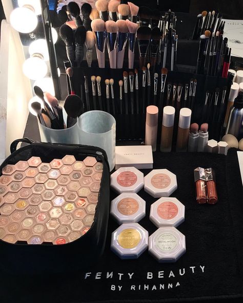 Pinterest:✨ @MissLAcream FENTY MakeUp Beauty By Rihanna Makeup Artist Kit, Makeup Samples, Makeup Guide, Kesha, Eye Makeup Art, Luxury Makeup, Makeup Goals, Fenty Beauty, Makeup Brands