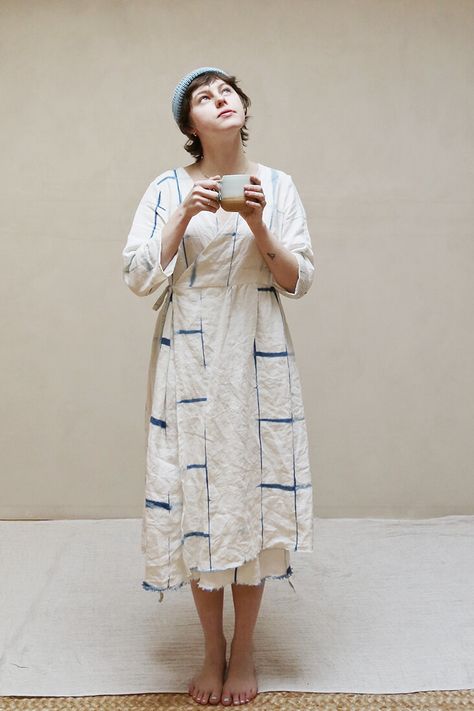 PATTERN REVIEW: Noor Wrap Dress in Shibori Dyed Linen - The Thread Blog Kimono Dress Pattern, Shibori Clothing, Shibori Fashion, Shibori Dress, Linen Dress Pattern, Doggie Bag, Wrap Dress Sewing Patterns, Japanese Shibori, Wrap Dress Pattern