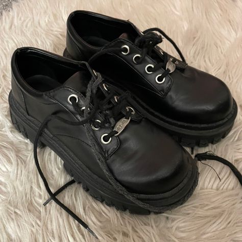 Green Vintage Shoes, Aesthetic Black Shoes, Chunky Oxfords, Black Oxford Shoes, Dr Shoes, Black Platform Shoes, Funky Shoes, Black Oxfords, Chunky Shoes