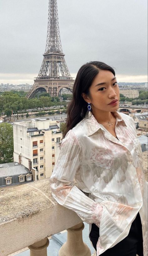 Peggy Gou, Girl In Paris, Paris Wallpaper, Aesthetic Girl, Dream Life, Style Icons, Dj, Saree, Paris