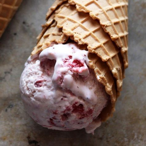 Roasted Strawberry Ice Cream - Print Best Homemade Ice Cream, Roasted Strawberry, Strawberry Ice Cream Recipe, Handle The Heat, Cheesecake Ice Cream, Roasted Strawberries, Ice Cream Print, Frozen Yoghurt, Peanut Butter Brownies