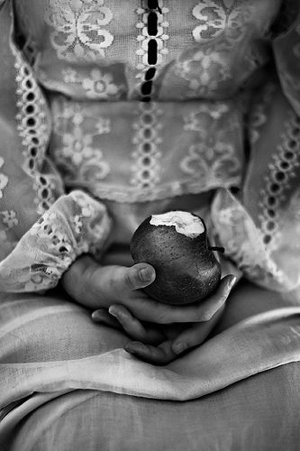 Grit Siwonia Holding An Apple, Story Inspiration, Oscar Wilde, Black And White Photographs, Black & White, Shades Of Grey, Black And White Photography, Photo Inspiration, Photography Inspiration