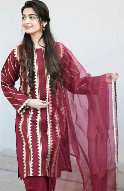 RED DRESS DESIGN. PLANE DRESS DESIGN . BEAUTIFUL GIRL DP. ON TRENDING. SIMPLE DRESS Plane Dress Design, Kainat Faisal, Red Dress Design, Pakistani Women Dresses, Pakistani Fashion Casual, Dress Book, Pakistani Dresses Casual, Pakistani Fashion Party Wear, Beautiful Pakistani Dresses