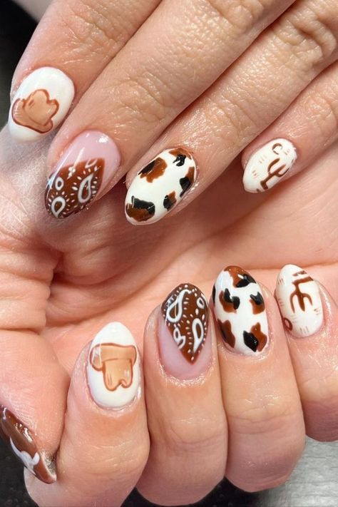 Yeehaw Bandana Nails Nail Tech Outfits For Work, Texas Longhorn Nails, Country Theme Nails, Cowboy Christmas Nails, Cowboy Boot Nails, Fall Country Nails, Western Halloween Nails, Rodeo Nails Designs, Rodeo Nails Westerns