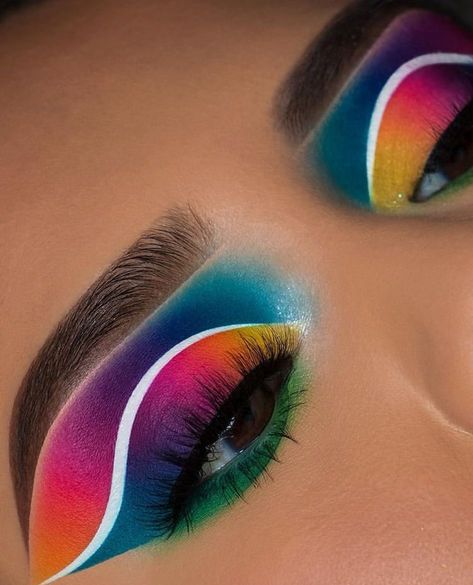 Showgirl Makeup, Maquillaje Full Color, Carnaval Ideas, Shadow Ideas, Makeup 2024, Rainbow Eye Makeup, New Makeup Ideas, Rainbow Eyeshadow, Christmas Eye Makeup