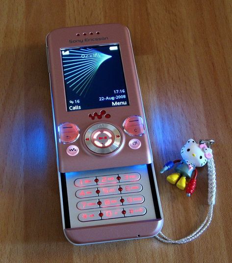 2000s Phone, Flip Phone Aesthetic, Script Dr, Y2k Phone, Old Technology, Retro Gadgets, Retro Phone, Little Mouse, 2000s Aesthetic