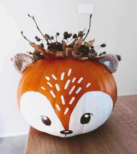 Fox Pumpkin Decorating, Uni The Unicorn Pumpkin, Owl Painted Pumpkins Ideas, Real Pumpkin Decorating Ideas, Flowers On Pumpkins Paint, Painted Fall Pumpkins Ideas, Painted Owl Pumpkin, Diy Pumpkin Painting Ideas, Nature Pumpkin Carving Ideas