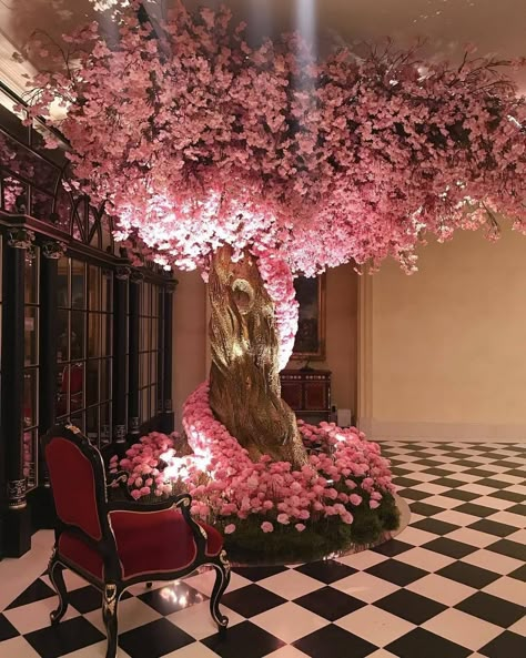 Victorian Wreath, Lash Room Ideas, Sweet 15 Party Ideas, Rose House, Wedding Stage Design, Floral Room, Flower Installation, Sakura Tree, Sakura Flower