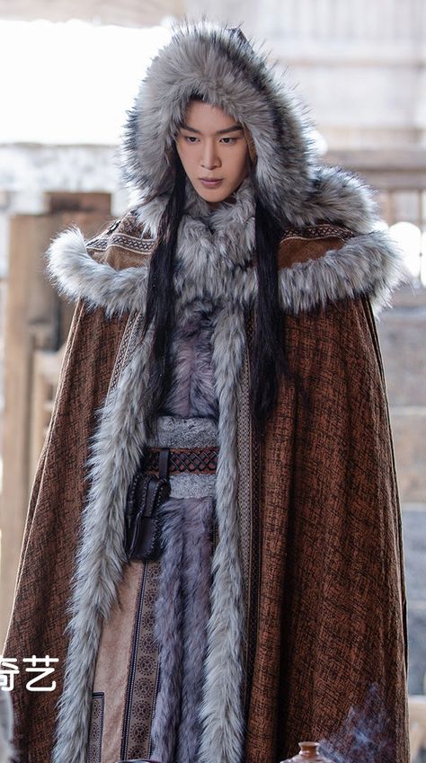 Ice Age Clothing, Icelandic Outfits, Inuit Outfit, Artic Clothing, Winter Fantasy Clothing, Fantasy Winter Clothes, Bear And Woman, Arctic Clothing, Winter Hanfu