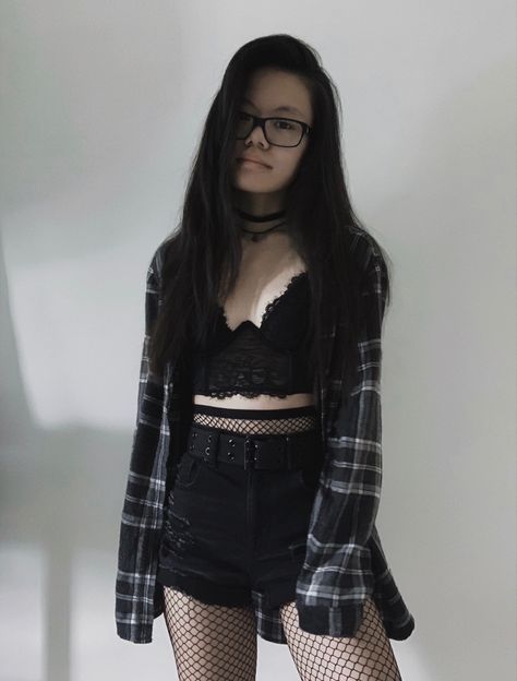 Egirl Summer Outfits, Basic Grunge Outfits, Personal Rebranding, Soft Egirl Outfits, Rockstar Aesthetic Outfits, Grunge Outfits Edgy, Fishnet Outfit, Haunting Adeline, Flannel Shorts