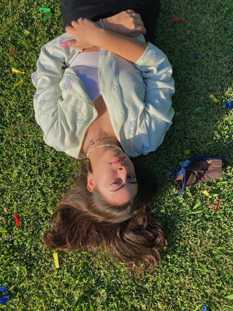 laying down pose- grass pose- photoshoot Laying Down Photography Poses, Poses For Pictures Instagram Laying Down, Laying Down Pose Reference Photography, Pictures On Grass Aesthetic, Grass Poses Picture Ideas, Posing Laying Down, Fake Grass Photoshoot, Grass Picture Ideas Instagram, Grass Aesthetic Photoshoot