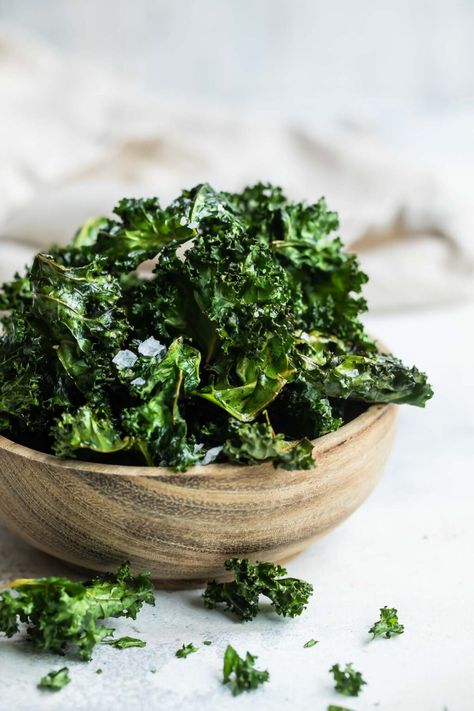 Crispy Kale Chips - Culinary Hill Eat More Greens, Baked Kale Chips, Crispy Kale, Kale Chips Baked, Baked Kale, Vegetable Chips, Healthy Vegetable, Kale Recipes, Kale Chips