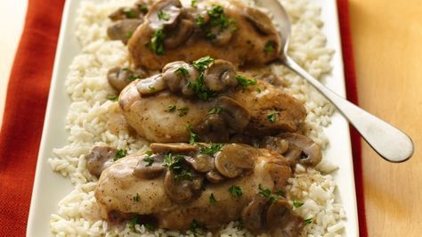 Served on top of pasta or rice, Chicken Marsala is an Italian-inspired dish made with Marsala – an Italian wine from the Sicily region, and mushrooms. Slow-Cooker Chicken Marsala only takes ten minutes to prep, and your slow-cooker does the rest of the work. If you’re entertaining, or looking for a go-to weeknight meal – this Slow-Cooker Chicken Marsala is just the ticket. Slow Cooker Chicken Marsala, Resep Makanan Beku, Marsala Recipe, Marsala Chicken Recipes, Crock Pot Recipes, Chicken Marsala, Salisbury Steak, Think Food, Crock Pot Slow Cooker