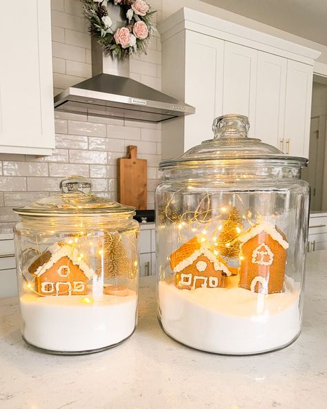 Gingerbread In A Jar, Cookie Jar Christmas Decor, Gingerbread Mason Jar, Glass Canister Christmas Decor Ideas, Christmas Cookie Jar Display, Christmas Scene In A Jar, Glass Cookie Jar Ideas Decoration, Christmas Jar Filler Ideas, Christmas Candy Jar Ideas