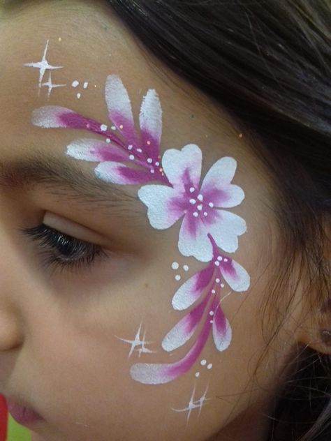 Simple Flower Face Paint, Pretty Face Paint Ideas, Face Paint Ideas Butterfly, Face Paint Easy Ideas, Face Painting Aesthetic Flowers, Face Paint Ideas For Teens, Floral Face Paint, Pretty Face Paint, Face Painting Aesthetic