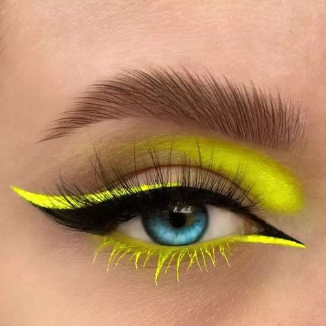 Creative Eyeliner, Yellow Eye Makeup, Ladybug Und Cat Noir, Yellow Makeup, Yellow Eyeshadow, Neon Makeup, Cute Eye Makeup, Graphic Makeup, Rave Makeup