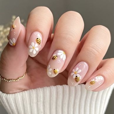 Bee Nails, Cute Simple Nails, Summery Nails, Pretty Acrylic Nails, Floral Nails, Chic Nails, Short Acrylic Nails, Nail Polishes, Cute Acrylic Nails