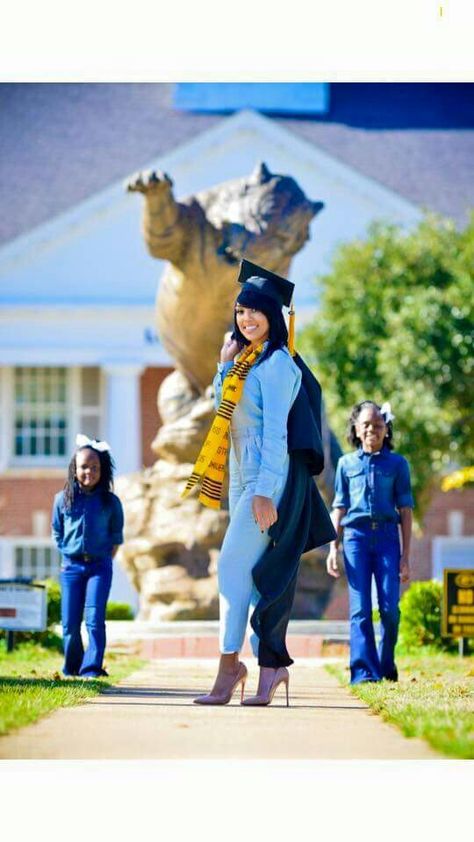 Mommy daughter graduation pictures Graduation Pic Ideas, Masters Graduation, Daughter Graduation, Graduation Diploma, College Graduation Photos, College Graduation Pictures, Graduation Poses, Graduation Picture Poses, Grad Photoshoot